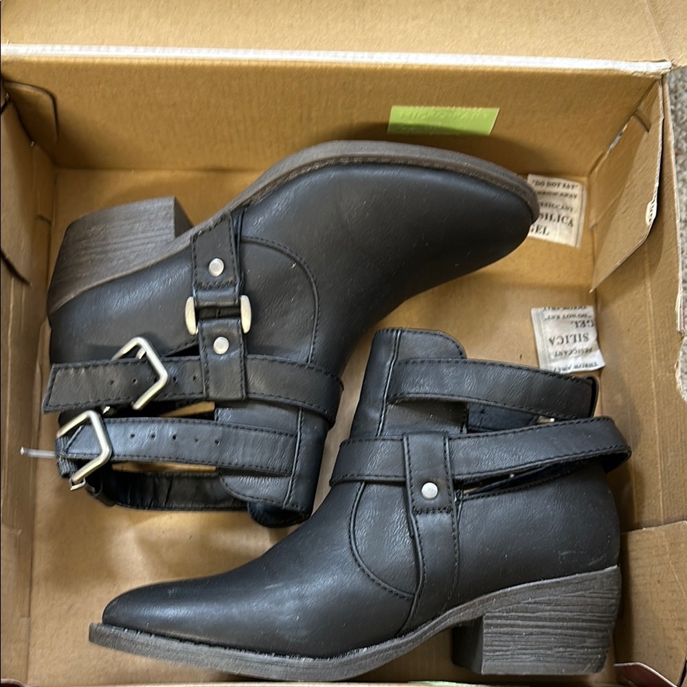 Sleek Black Leather Ankle Booties with Buckle Straps